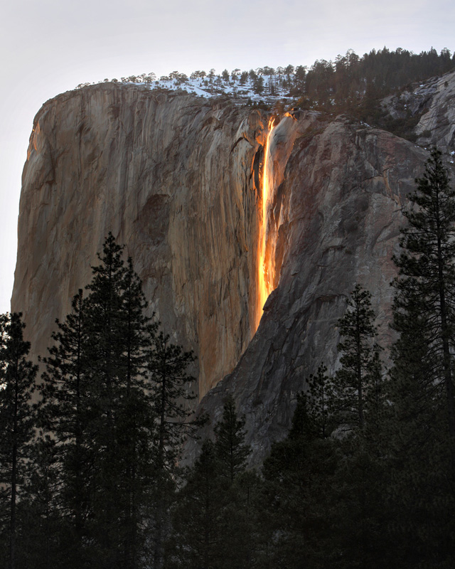 http://travelogue.betacantrips.com/wp-content/uploads/2013/08/Horsetail-Firefall.jpg